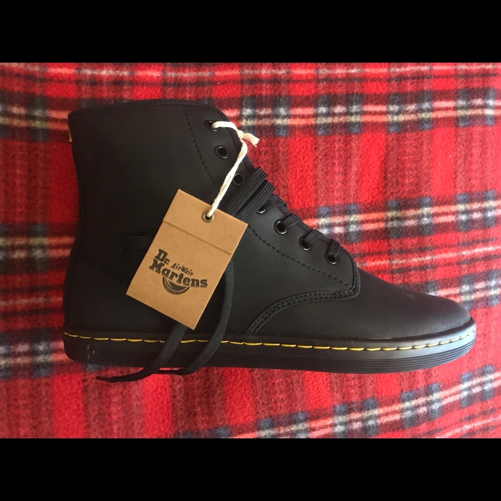 NWT Dr. Martens AirWair Shoreditch Boots